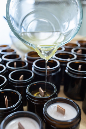 bougie végétale et cire de tournesol fondue